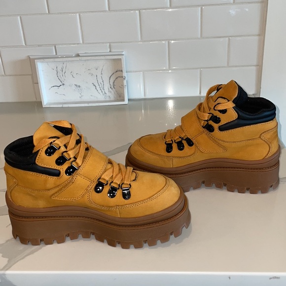 Suede platform boots size 7 - Picture 8 of 9